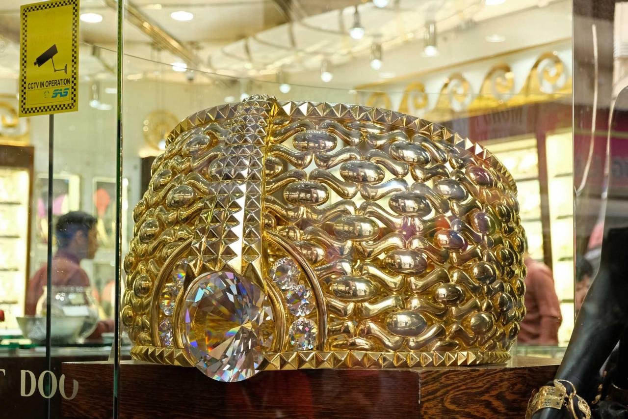 cet anneau de 21 carats pèse 64 kg et vaut 3 millions de dollars américains