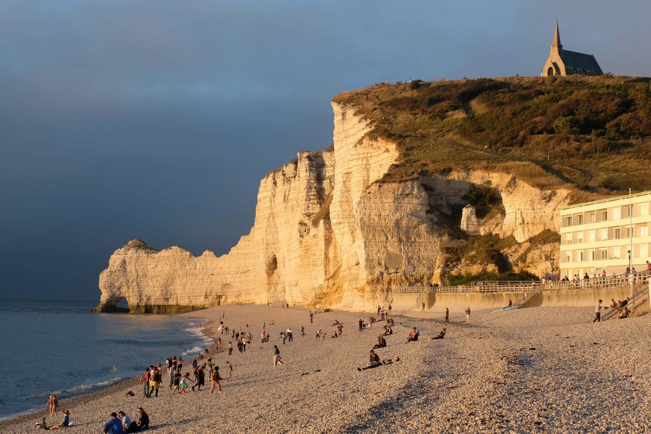 lumière du soir sur la falaise d'Amont 