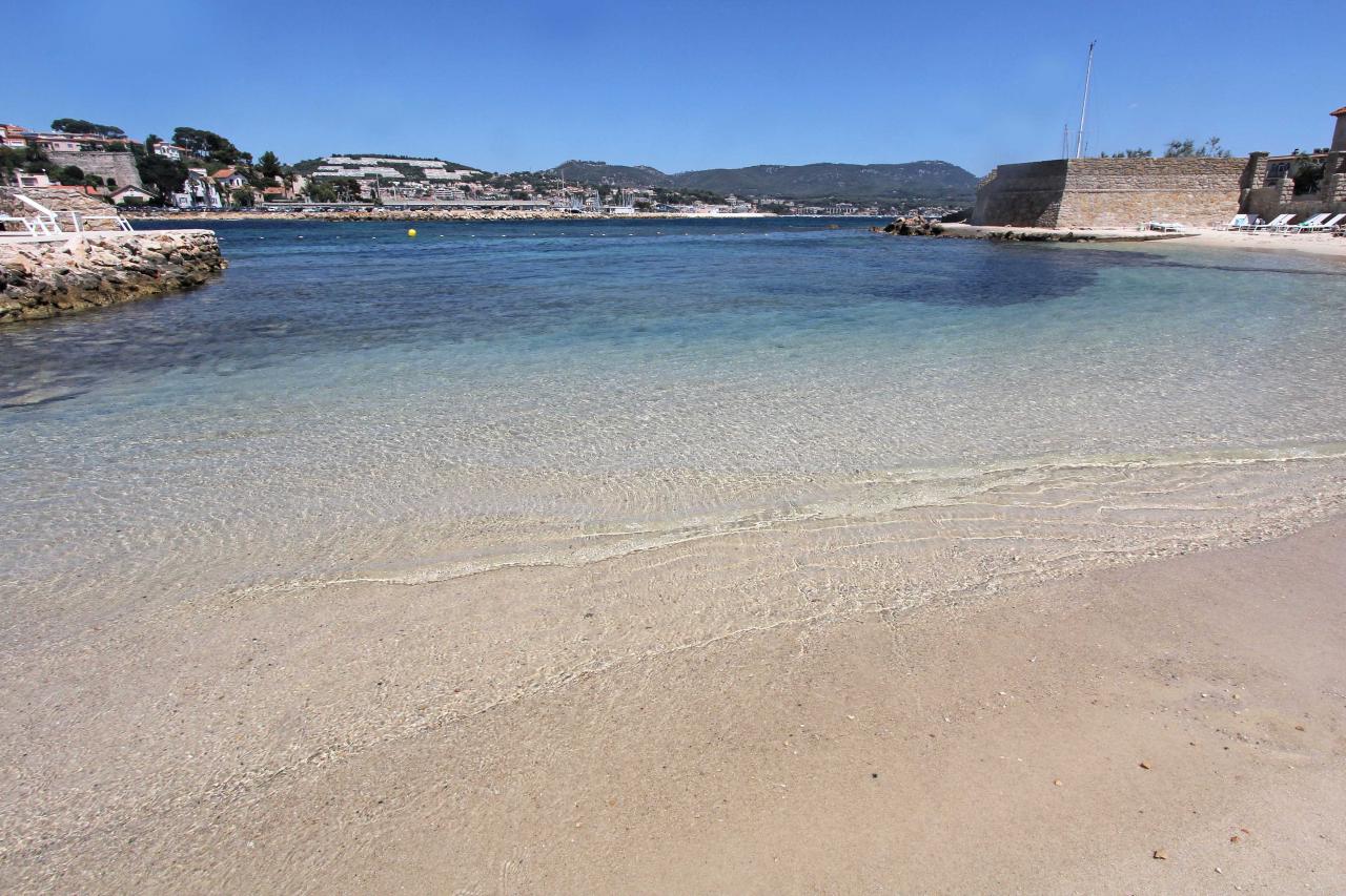 L'unique plage de sable avec son eau cristalline