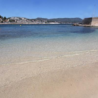 L'unique plage de sable avec son eau cristalline