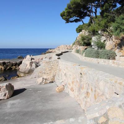 le sentier du tour de l'île façonné par Paul Ricard 