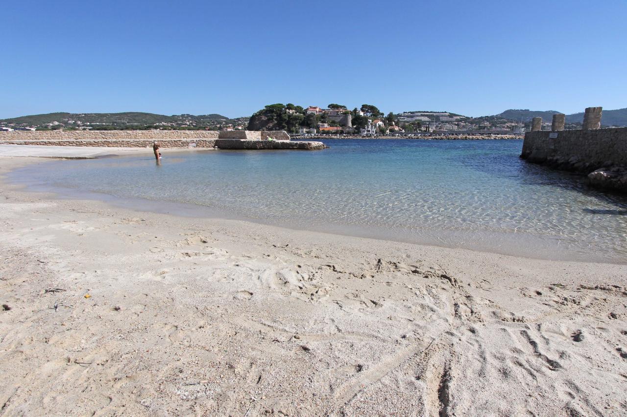 L'unique plage de sable avec son eau cristalline