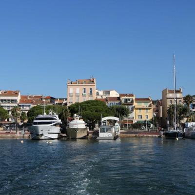 départ de Bandol pour Bendor située à 150m de Bandol, 7 mns de bateau