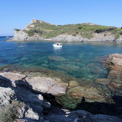 Plage Coucoussa où il fait bon se baigner dans les eaux si limpides !