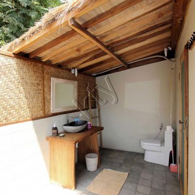 Salle de bain ouverte sur l'extérieur ... typique à Bali