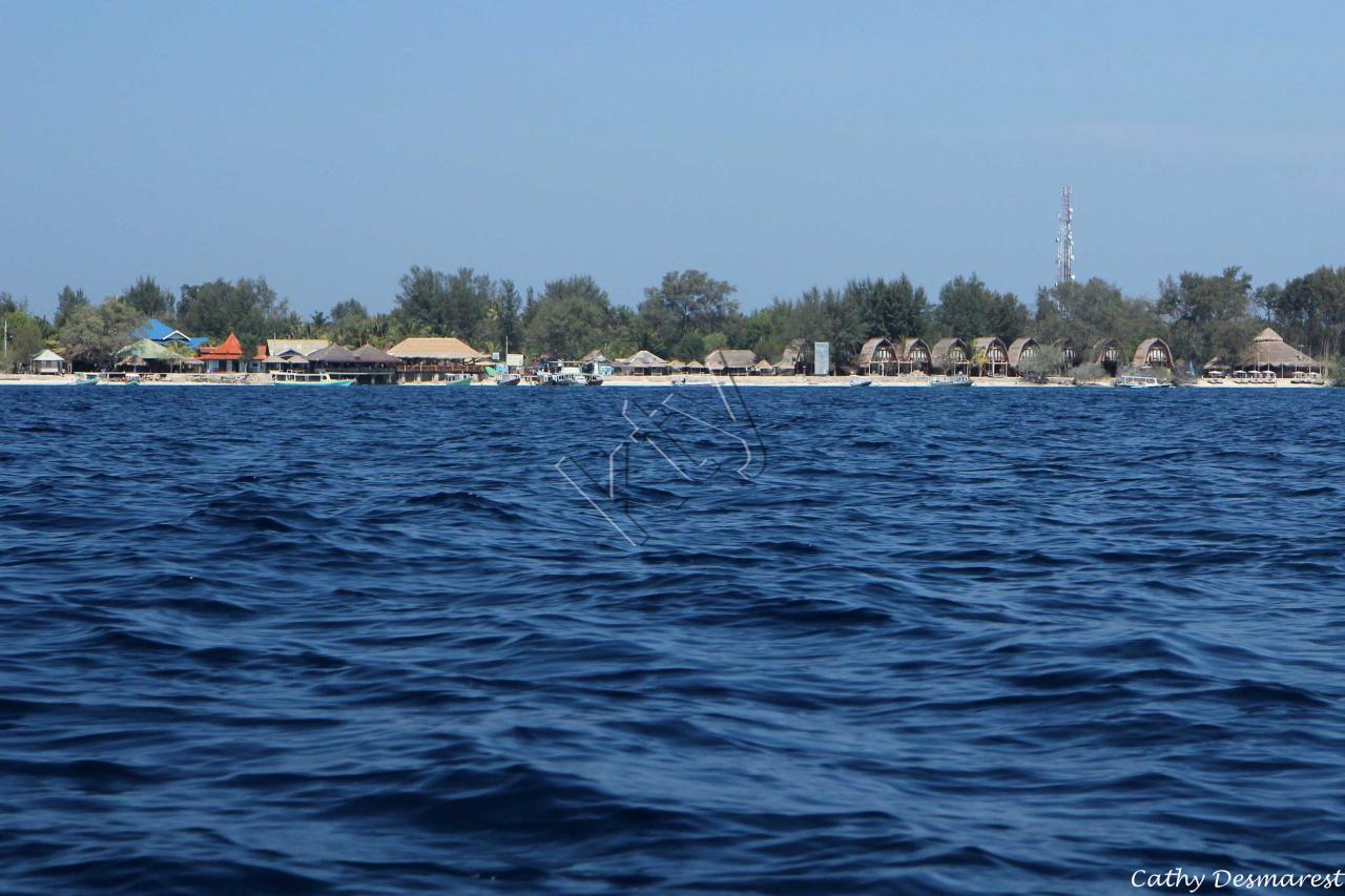 Située entre Gili Trawangan et Gili Air, Meno est la plus petite