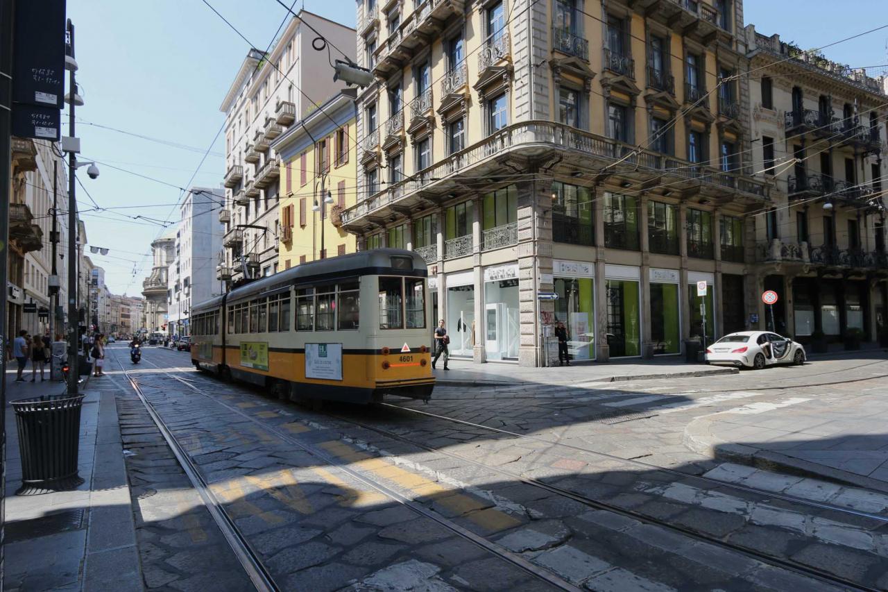 grande avenue avant d'arriver au centre de Milan