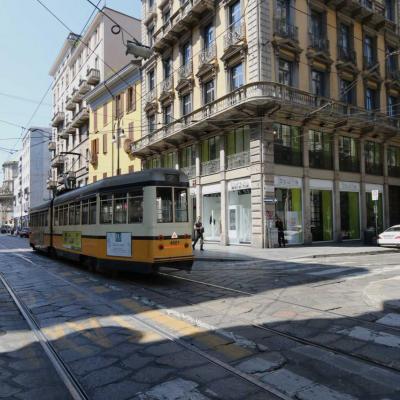 grande avenue avant d'arriver au centre de Milan