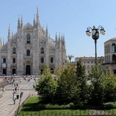 Le Duomo pris du 1er étage d'un grand magasin juste en face