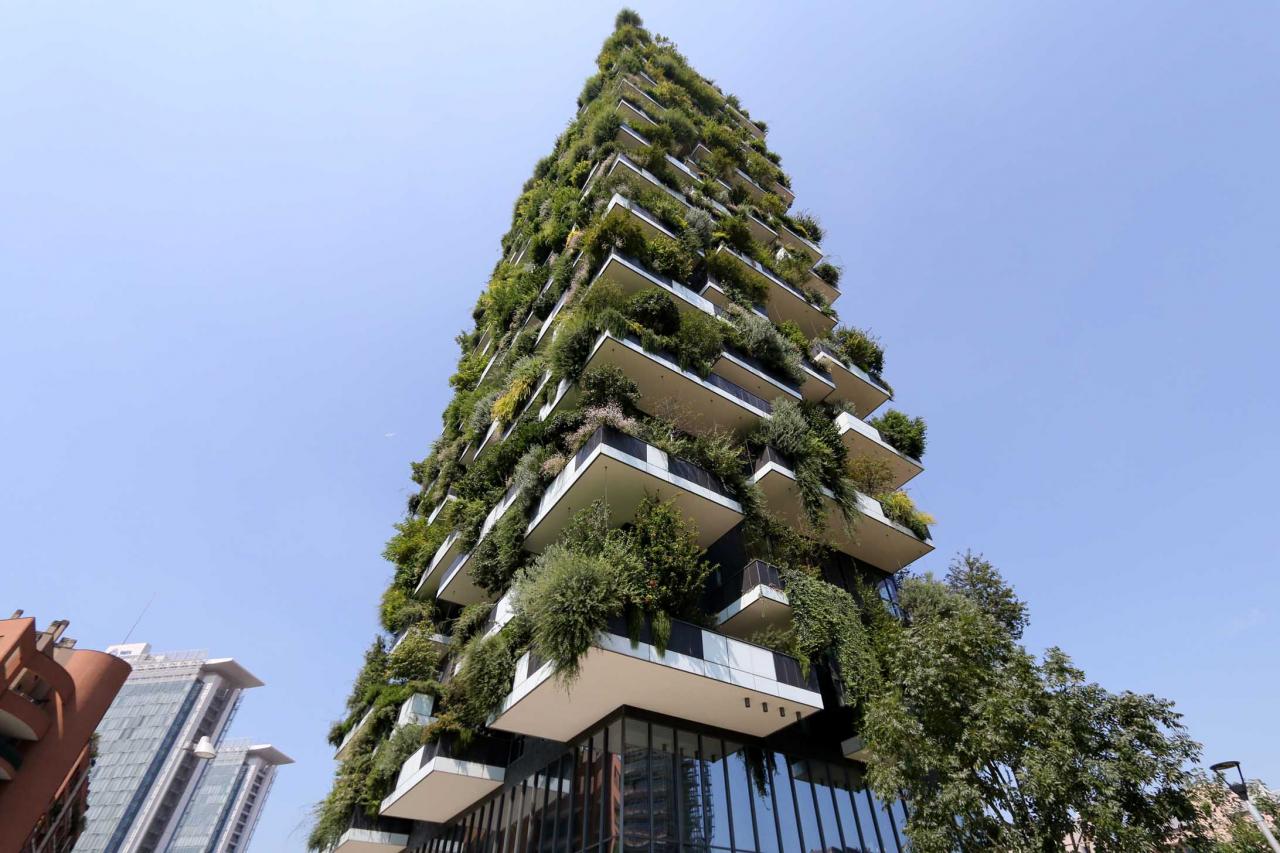 Porta-Nuova avec ses gratte-ciel couverts d'arbres ...