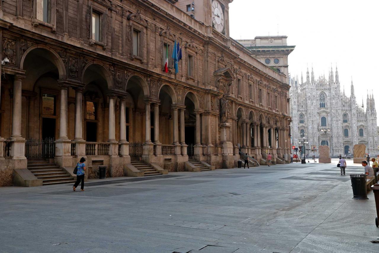 Piazza Mercanti (Place des Marchands) et son architecture historique