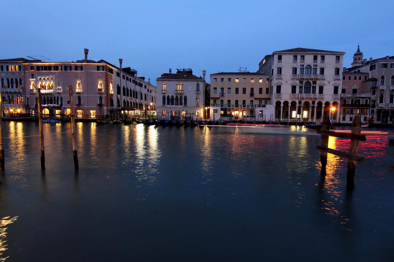 Le grand canal et ses palais et palaces aux abords du Rialto