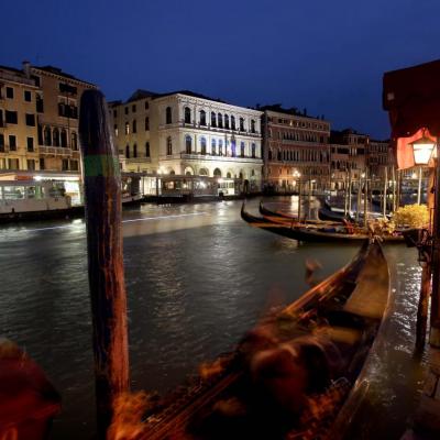 Le grand canal et ses palais et palaces aux abords du Rialto