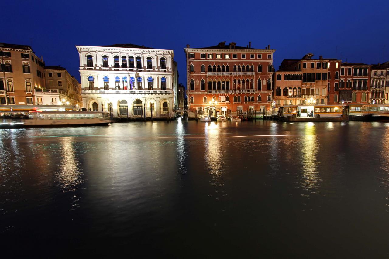 Le grand canal et ses palais et palaces aux abords du Rialto