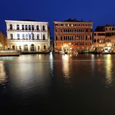 Le grand canal et ses palais et palaces aux abords du Rialto