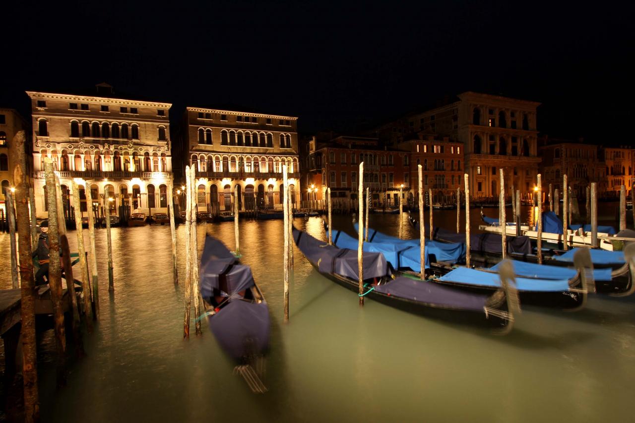 Le grand canal et ses palais et palaces aux abords du Rialto