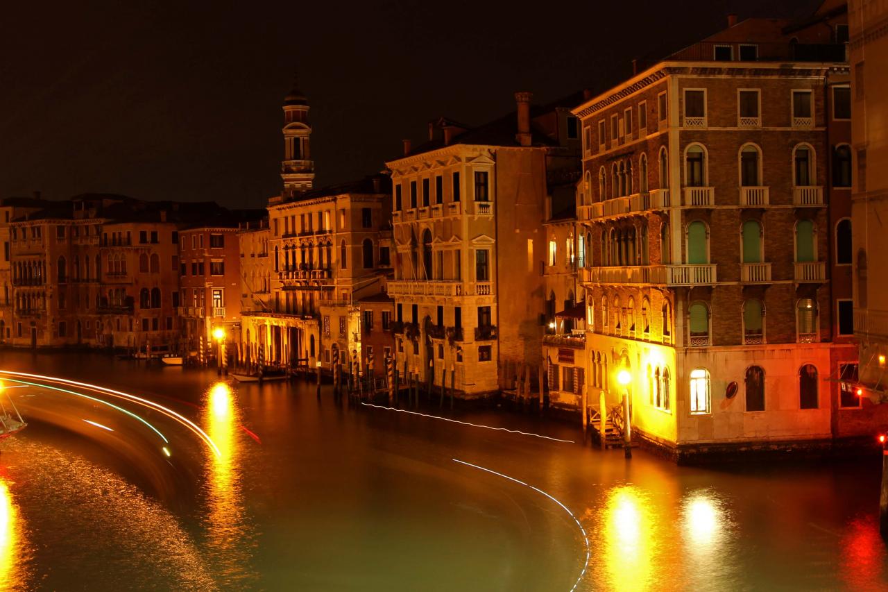 Vue sur le Grand Canal depuis le Pont de Rialto