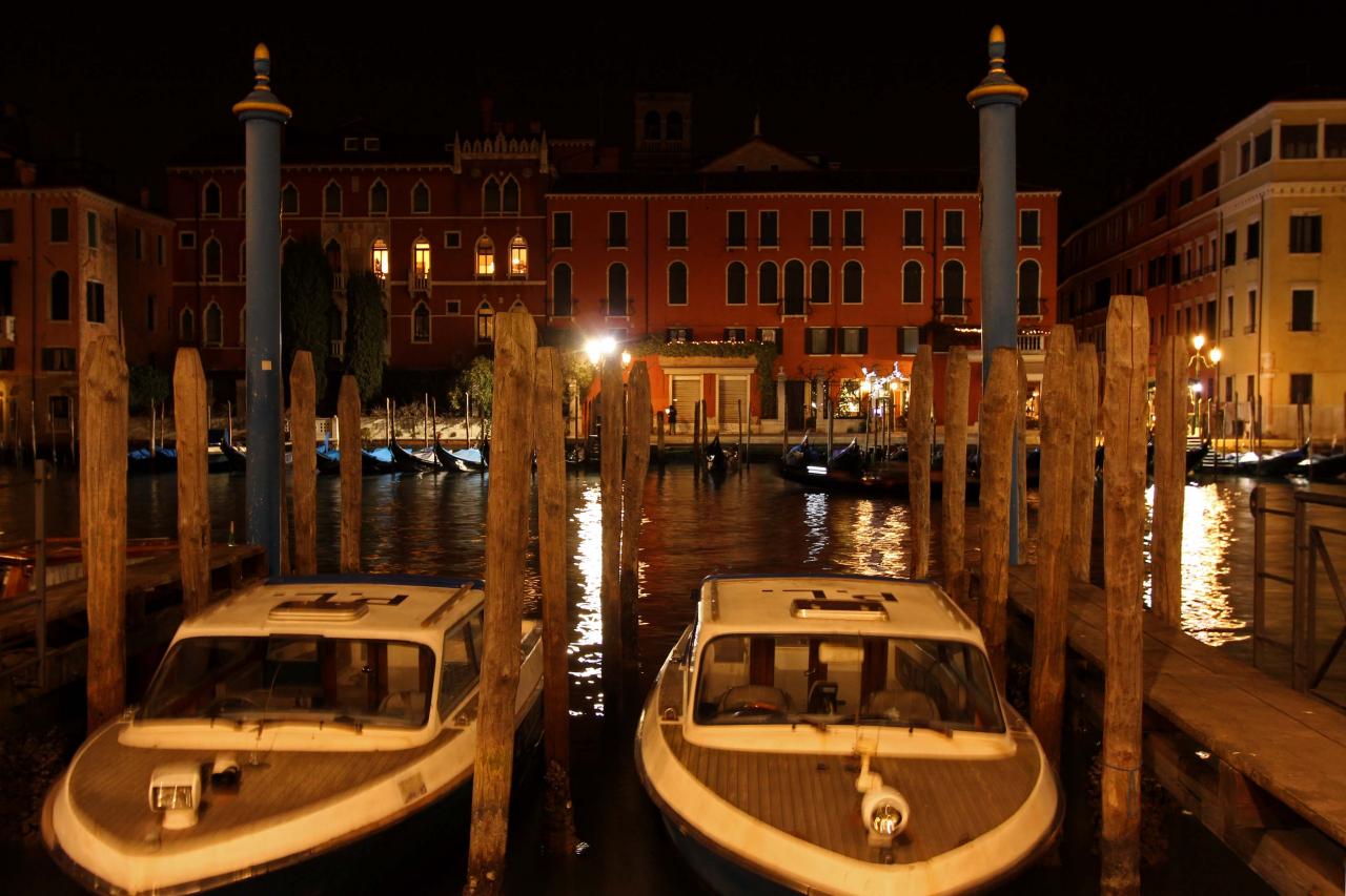 Le grand canal et ses palais et palaces aux abords du Rialto