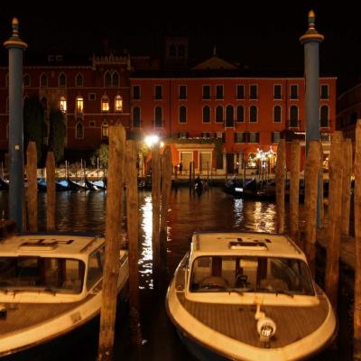 Le grand canal et ses palais et palaces aux abords du Rialto