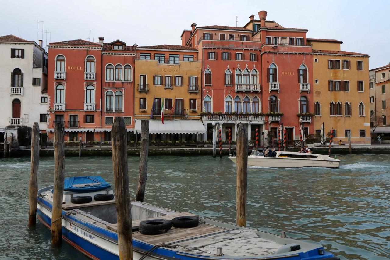 A la recherche de mon hôtel près du grand canal et la Riva Di Biasio