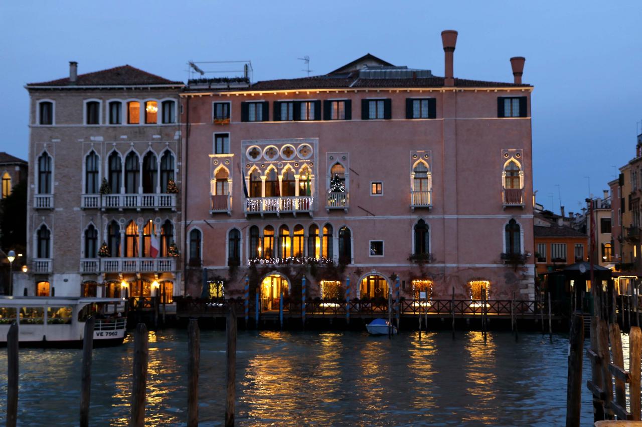 Le grand canal et ses palais et palaces aux abords du Rialto