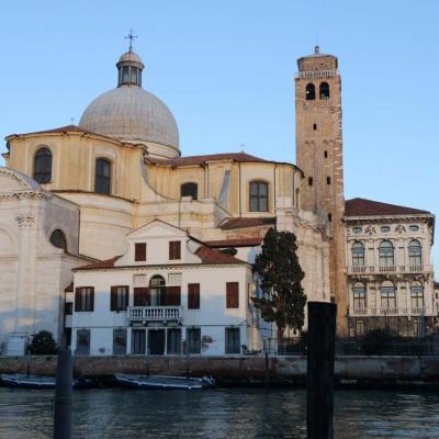 L'église San Geremia a la particularité de pouvoir être vue de 3 cotés