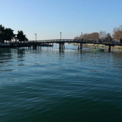 L'accès entre Mazzarbo et Burano se fait par un pont