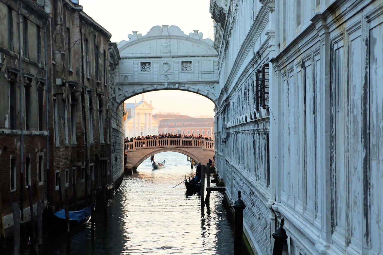 Le Pont des soupirs relie le Palais Ducal de la Prison