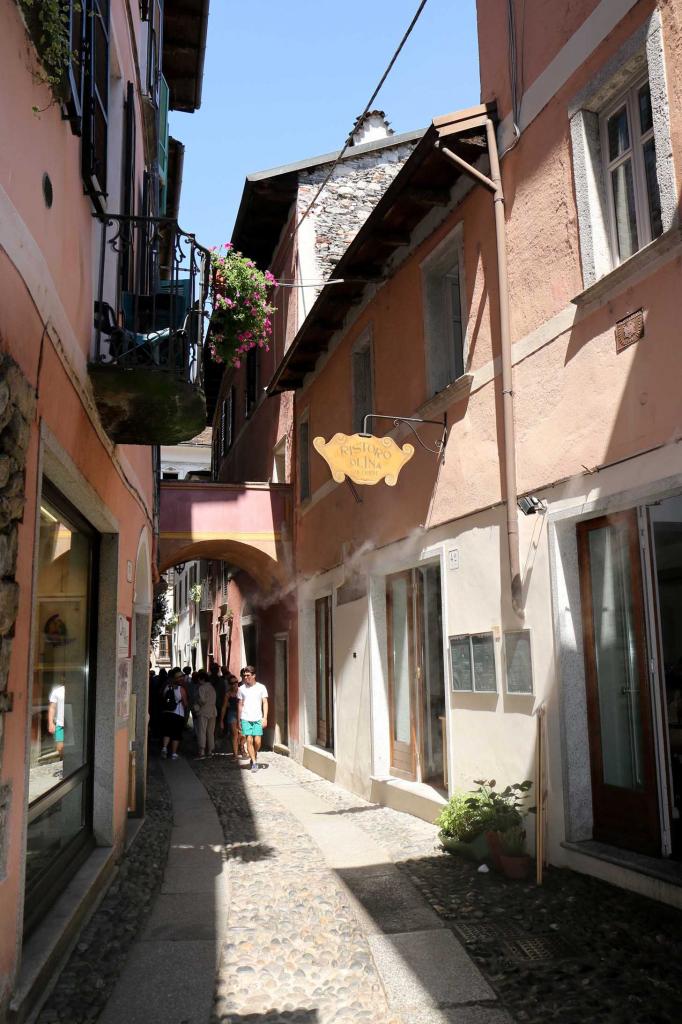 maisons colorées et rues étroites en font un petit village charmant