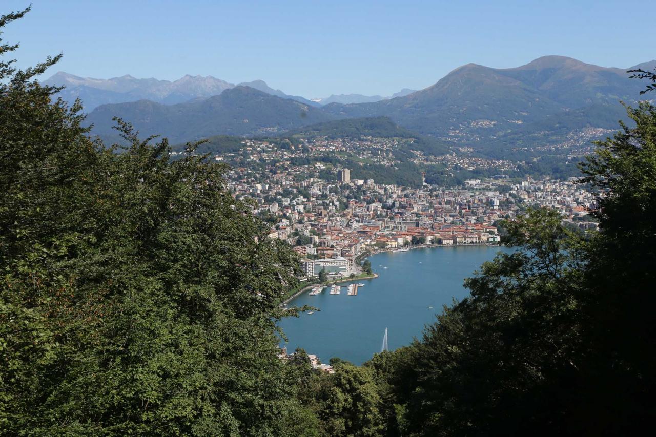 Juste un petit point de vue sur Lugano dans la descente, pas le temps de visiter ...