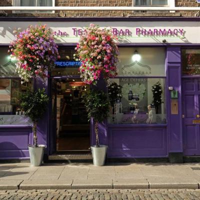 La pharmacie en face de Temple Bar