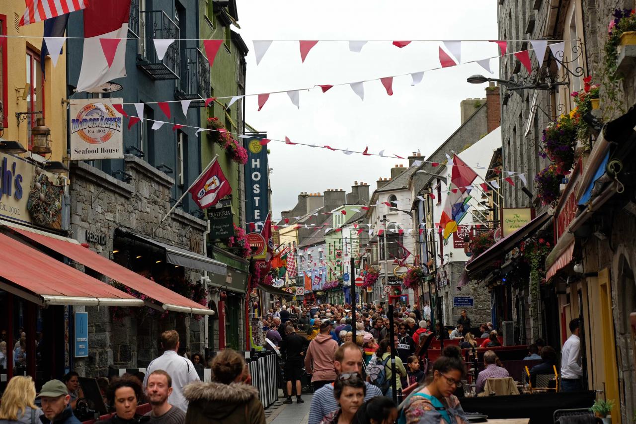 Les ruelles de la vieille ville et les quais du port, lieux de balade privilégiés !