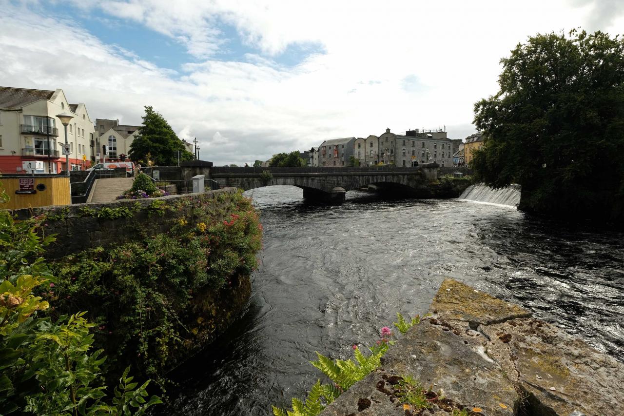 Galway, son nom vient de la rivière Corrib (Gaillimh), qui traverse la ville
