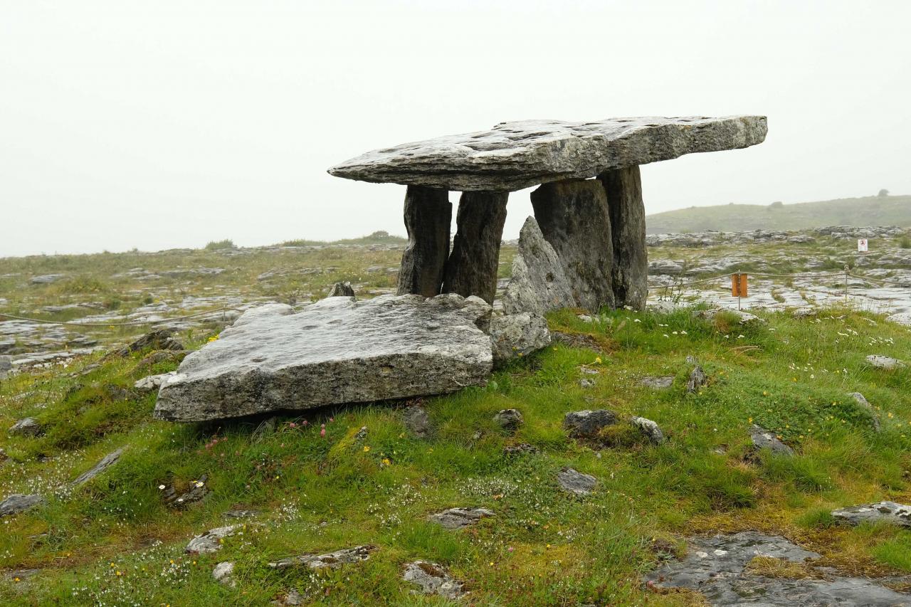 un des plus célèbres dolmens d'Irlande ! Le Dolmen de Poulnabrone