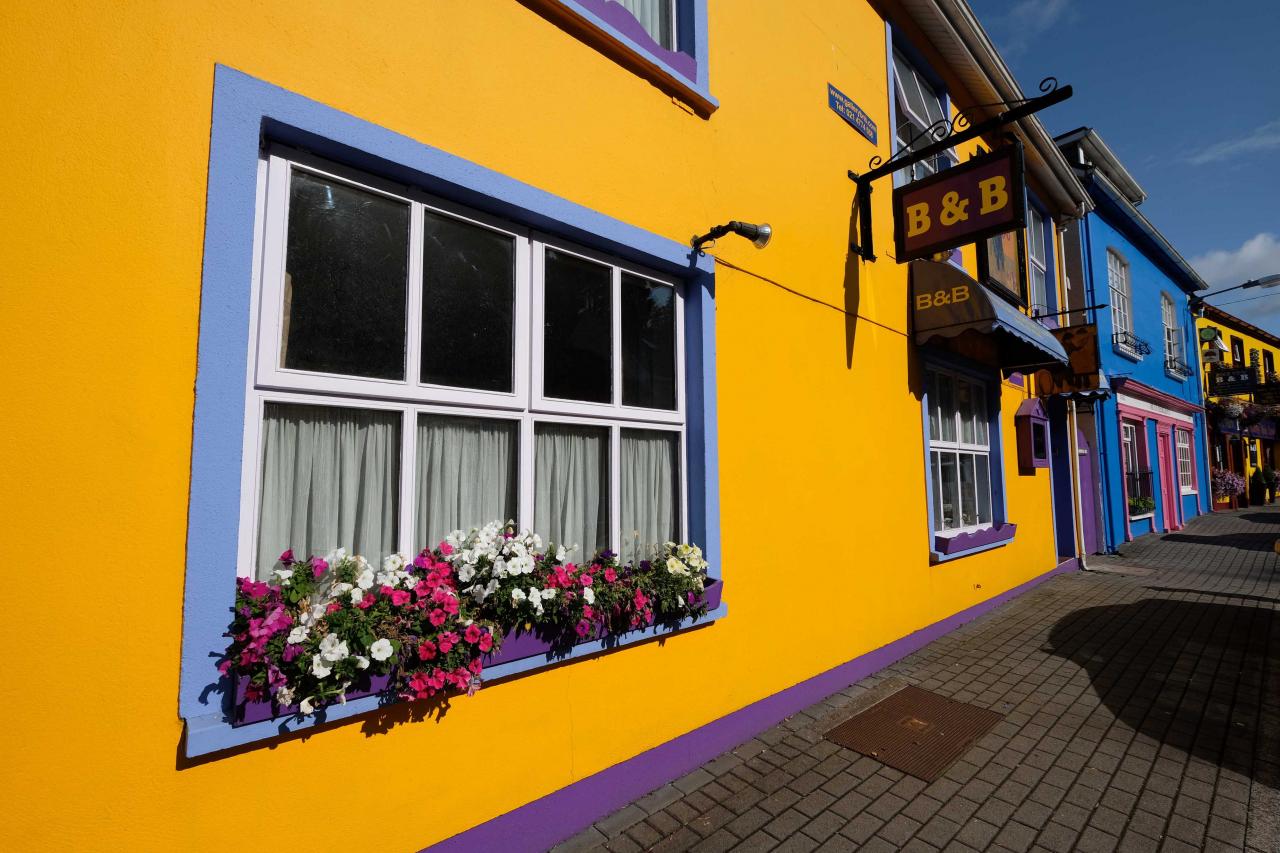 Nombreuses façades aux couleurs vives à Kinsale
