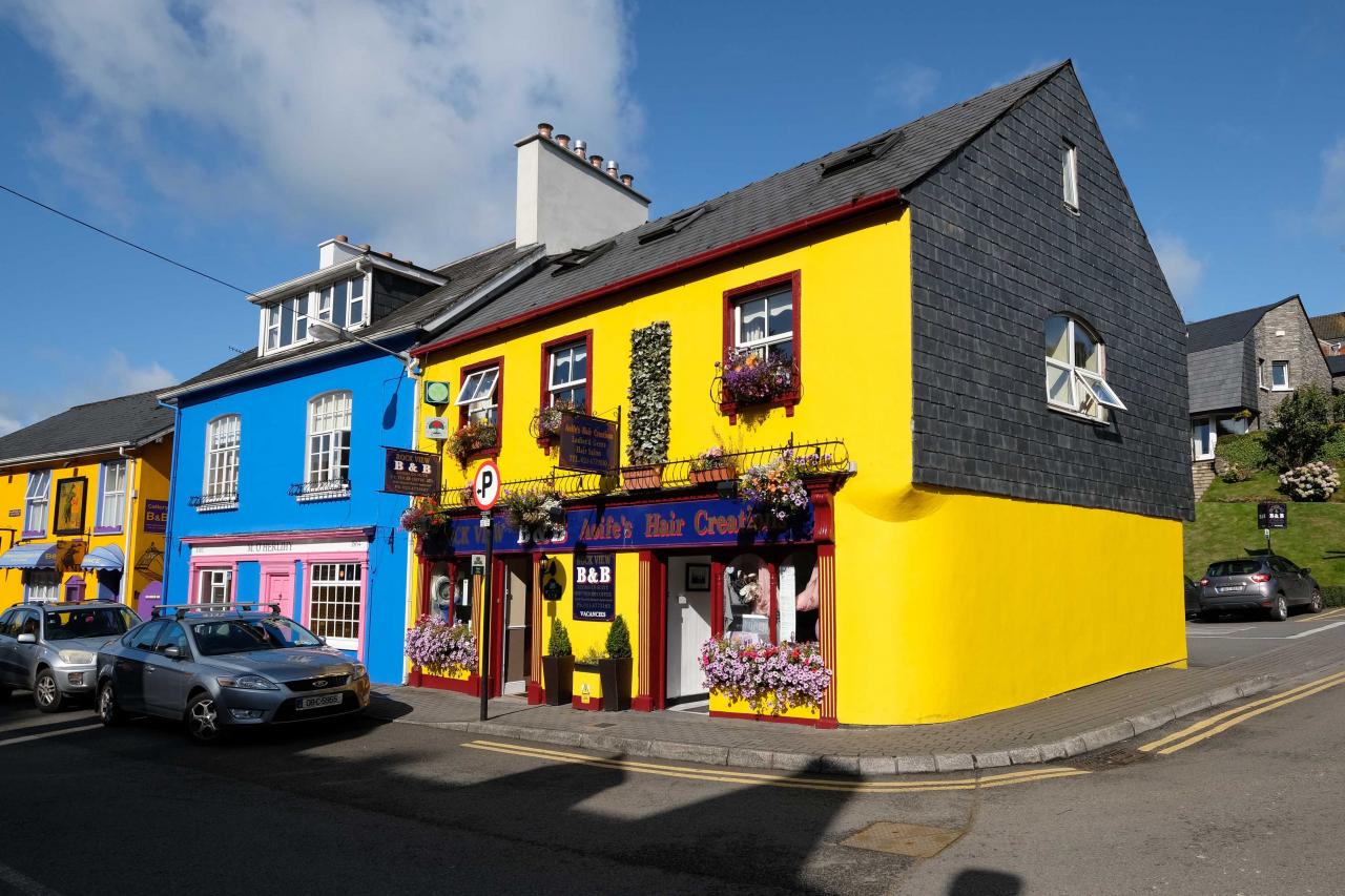 Nombreuses façades aux couleurs vives à Kinsale