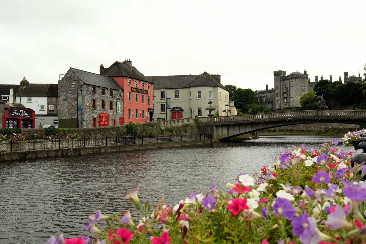 ruelles médiévales, rivière et château font de Kilkenny une visite incontournable