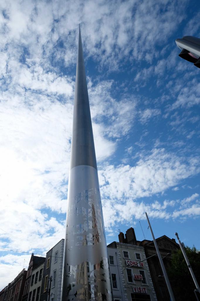 Le Spire de Dublin, officiellement baptisé Monument of Lights sa hauteur est de 120 m