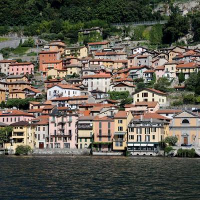 village typique des bords du lac