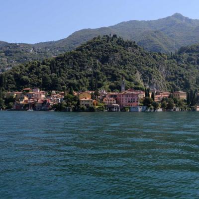 direction Varenna, petit port pittoresque