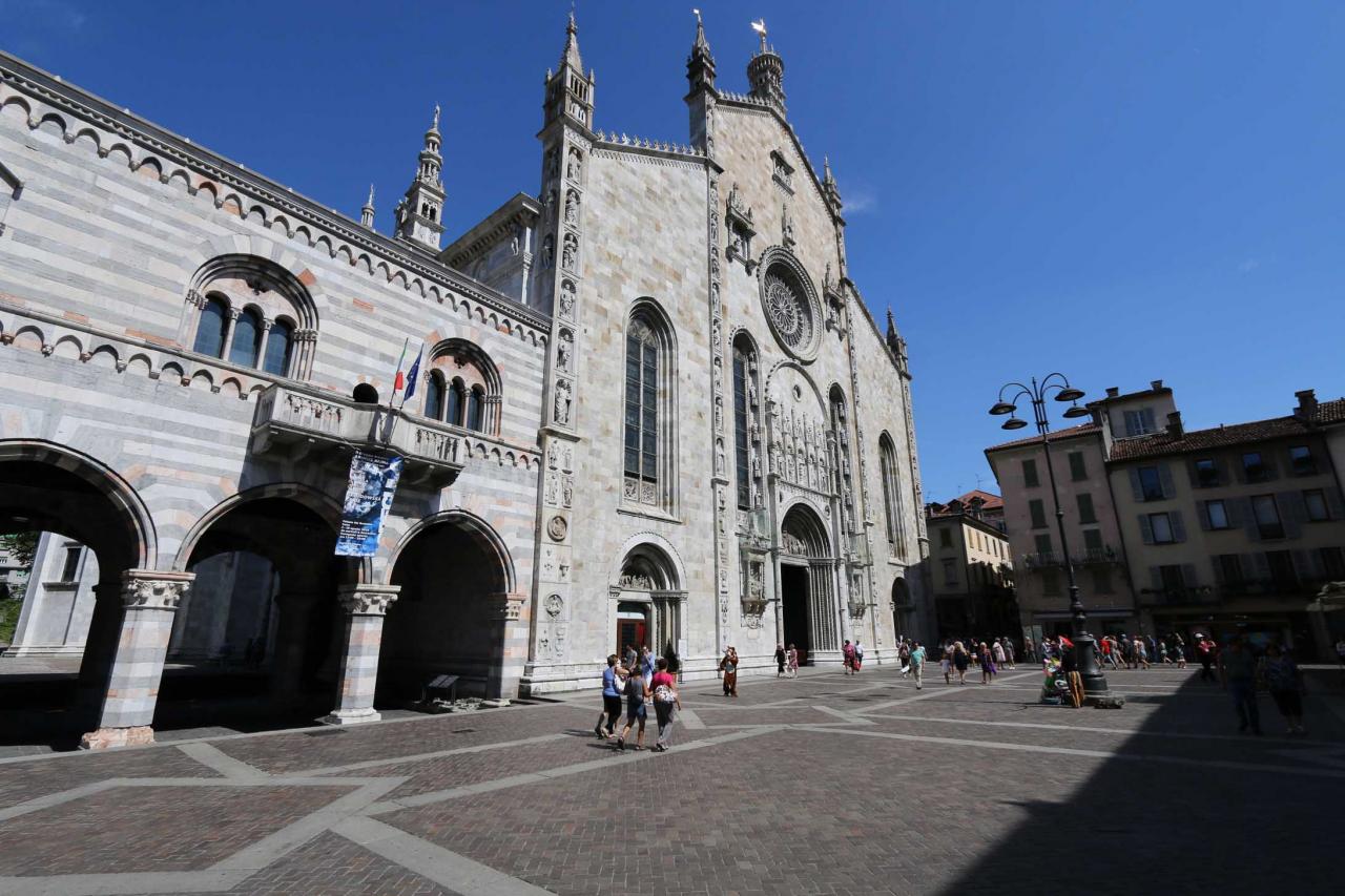 La façade du Duomo est ornée d’une rosace construite en 1457