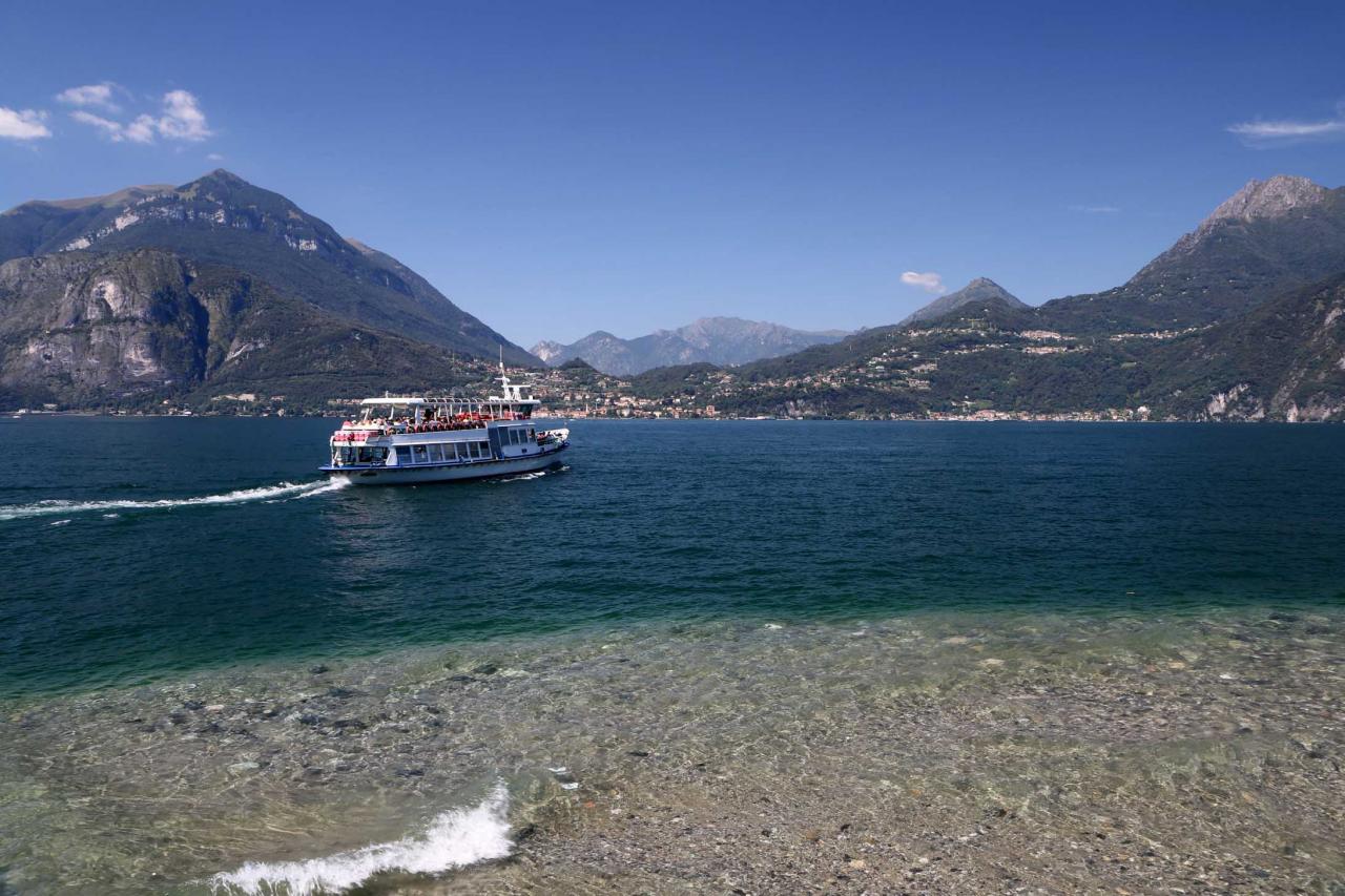 de Varenna, le bateau part pour Mennagio, en face de Bellagio