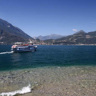 de Varenna, le bateau part pour Mennagio, en face de Bellagio