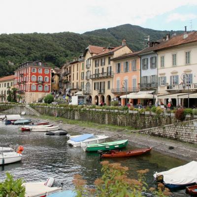 Cannobio a conservé ses vieux bâtiments à flan de montagne 