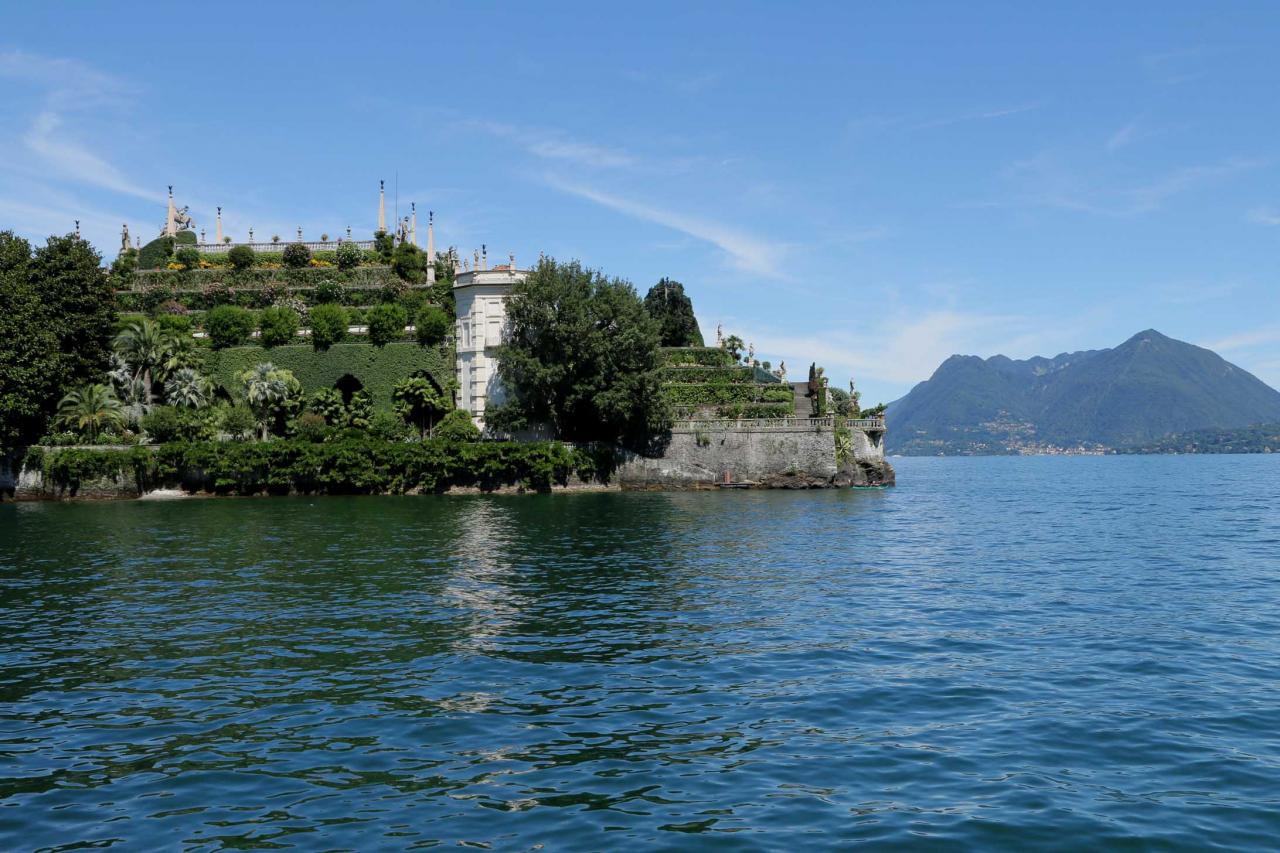 les terrasses de verdure du jardin baroque d'Isola Bella vue du lac
