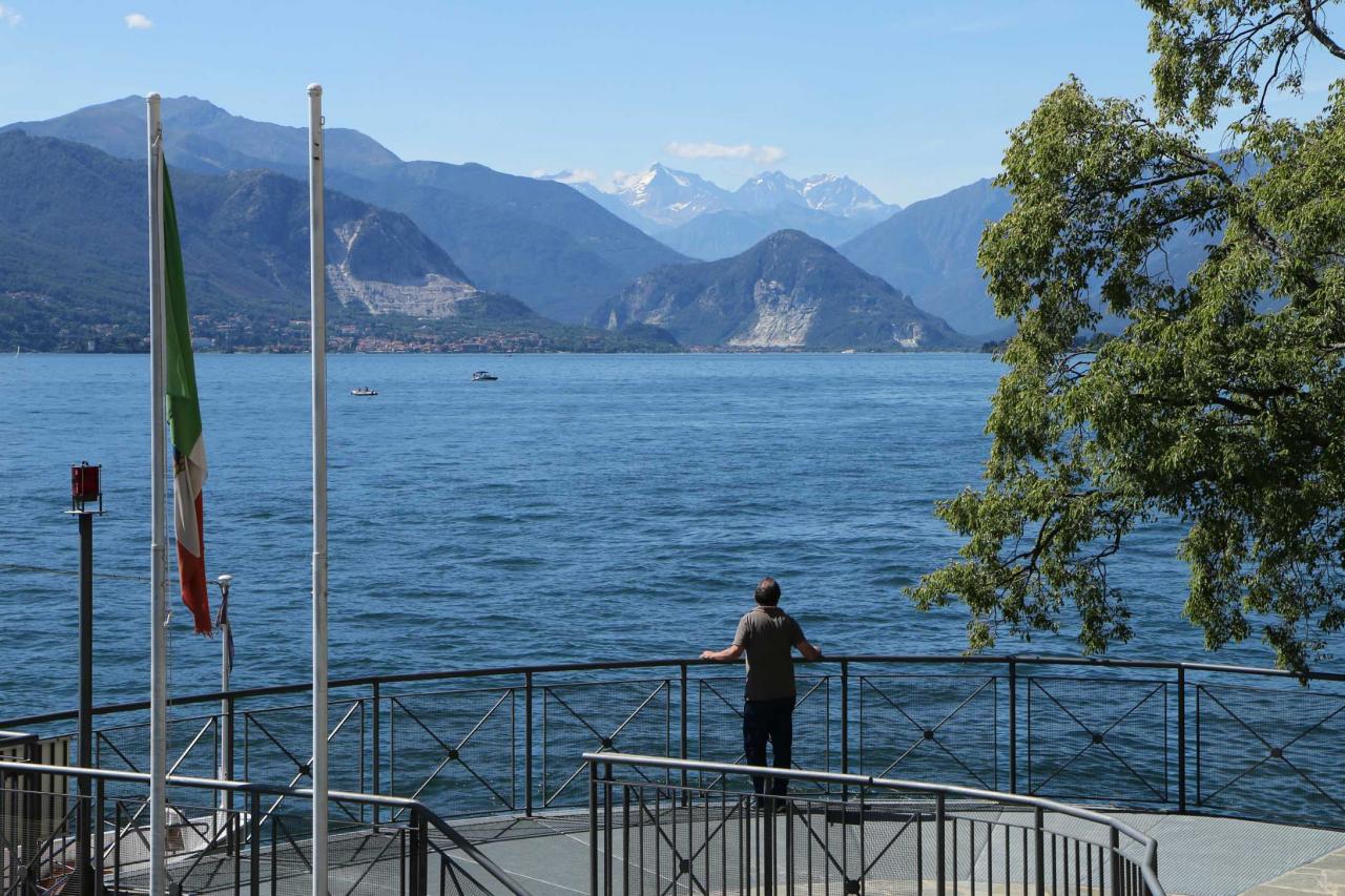 Sur la rive sud-est, près de Laveno et en face de Stresa