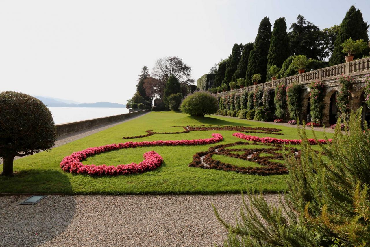 j'aperçois le jardin d'une fenêtre que j'ai hâte de visiter