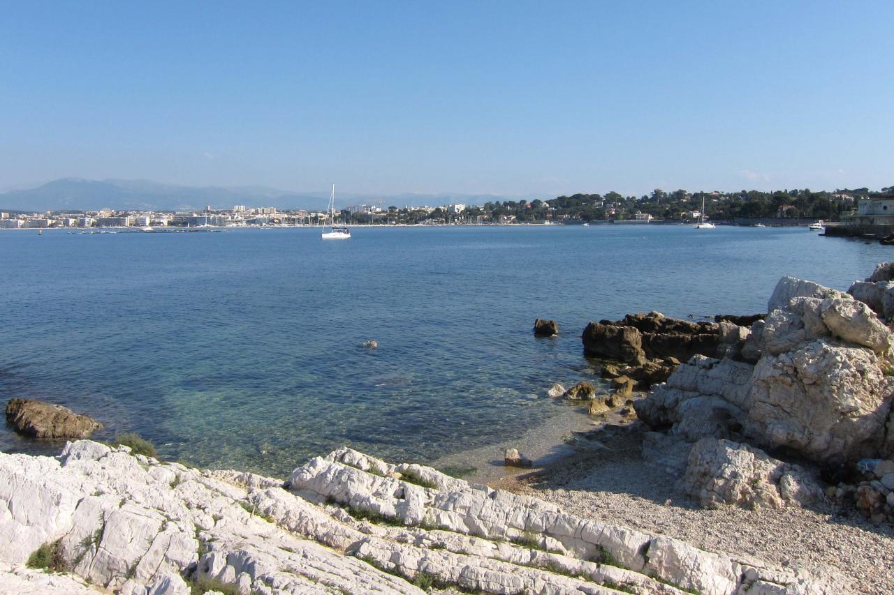 Les petites criques du Cap d'Antibes 01