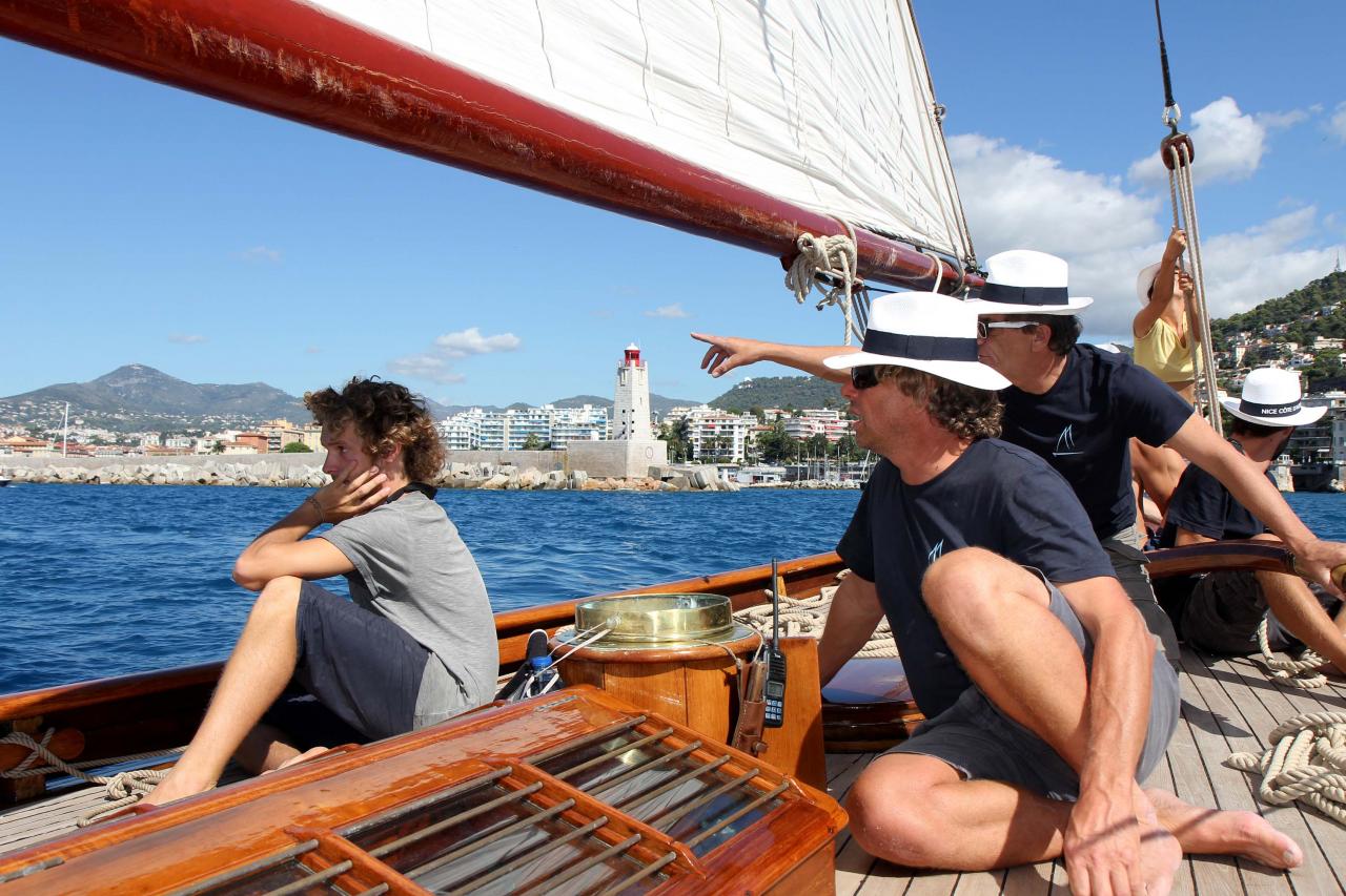 et toutes voiles dehors devant la promenade des Anglais