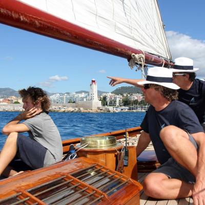 et toutes voiles dehors devant la promenade des Anglais